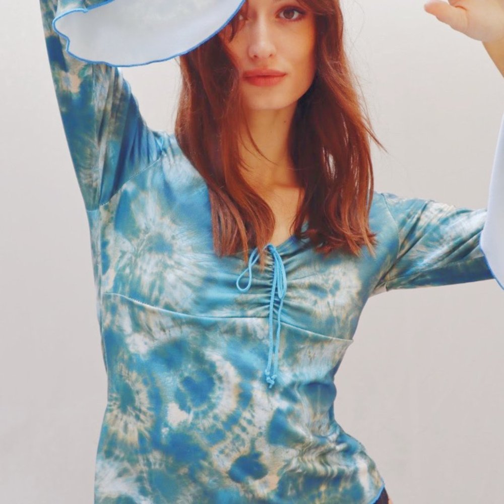 Vintage 90’s blue and green tie dye flare top